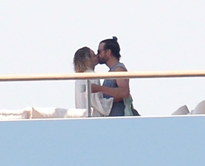 Bradley Cooper, Gigi Hadid kiss during Italian yacht trip with Margot Robbie, Tom Ackerley and Benedict Cumberbatch