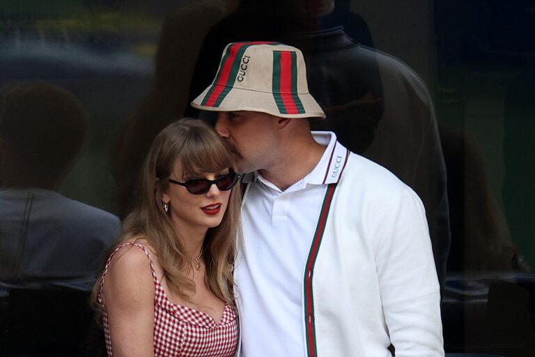 Taylor Swift Rejects Fall Trends at the US Open in a Summer Picnic Dress Under $300